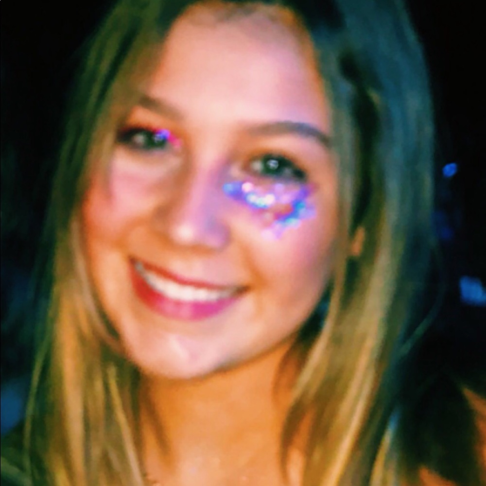 Meet your Posher, Olivia